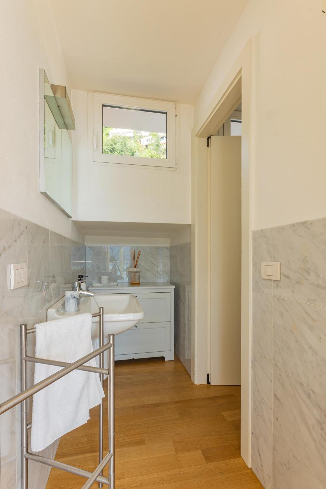 Casa Madlen - Bright Attic With Marvelous View Apartment Campione d'Italia Bagian luar foto